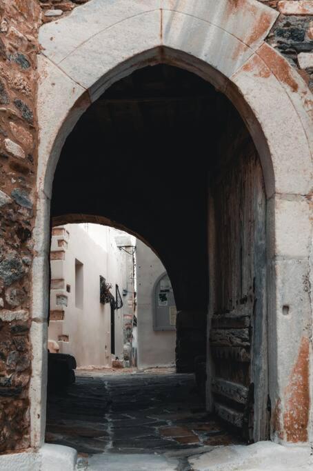 Castlevania- Traditional House In The Castle Naxos City 外观 照片